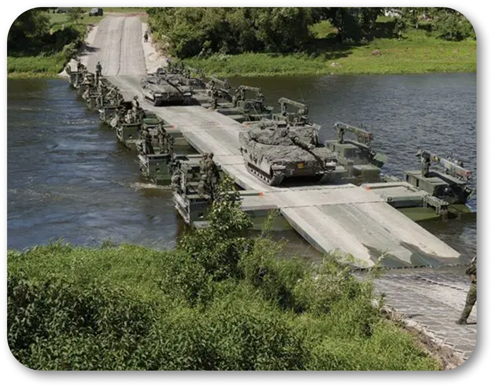 Modern armored land vehicle